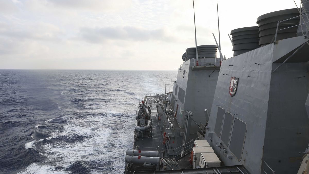 Číňanům zase vadí americký torpédoborec u sporných ostrovů